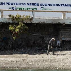 La empresa GPO ha hecho propaganda sobre su proyecto en áreas de embarque en Topolobampo. Foto: cortesía Luis Brito